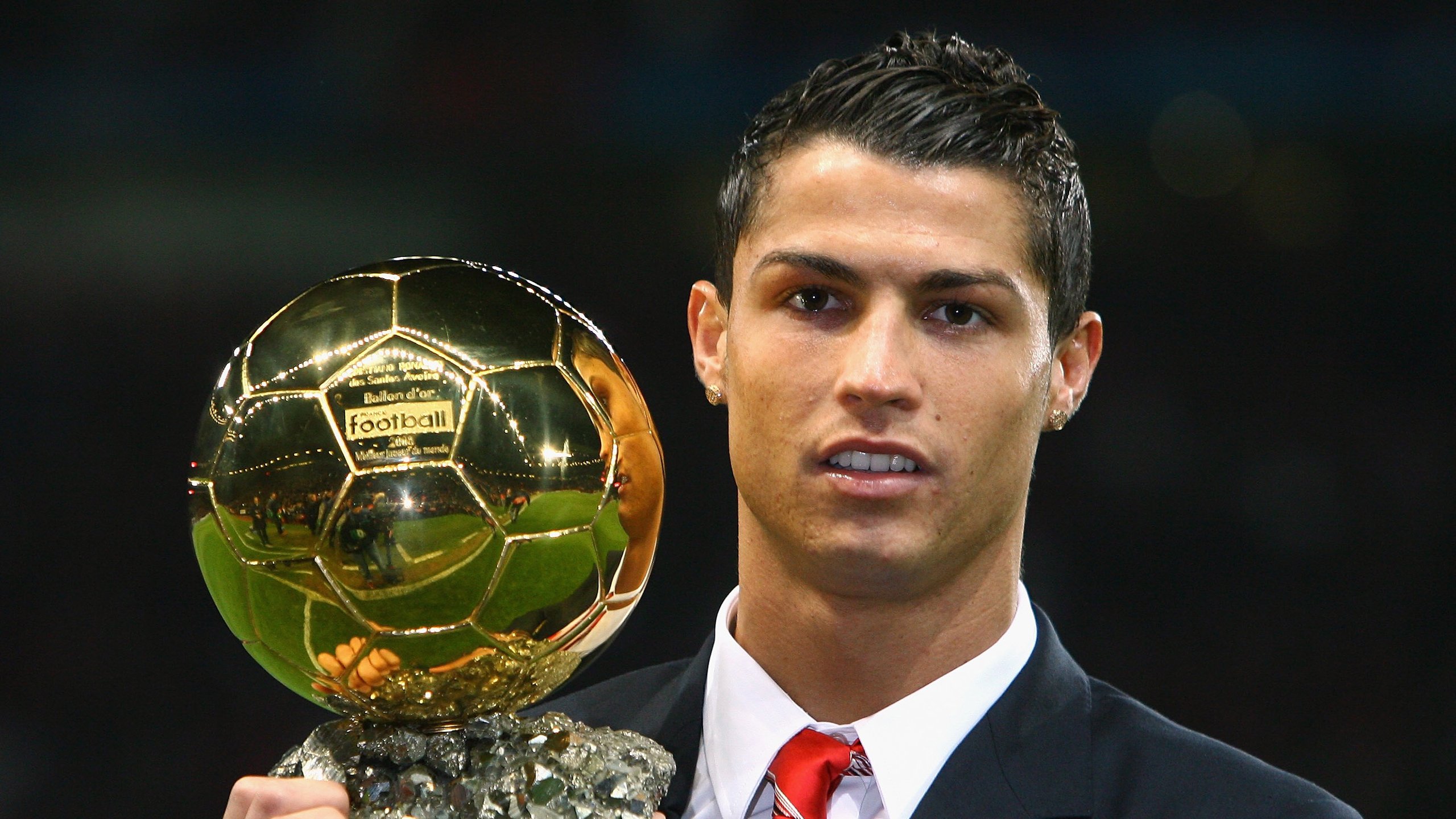 F1新赛季揭幕战之夜，斯通斯舞台越大越强，巴林见证传奇序章