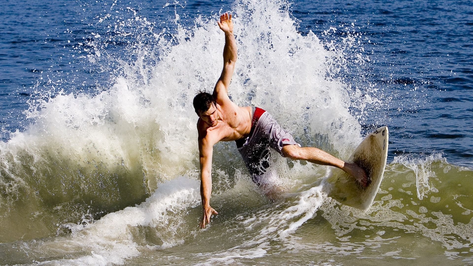 马克西关键进球定乾坤，马刺爆冷魔术，青春风暴与战术智慧的胜利